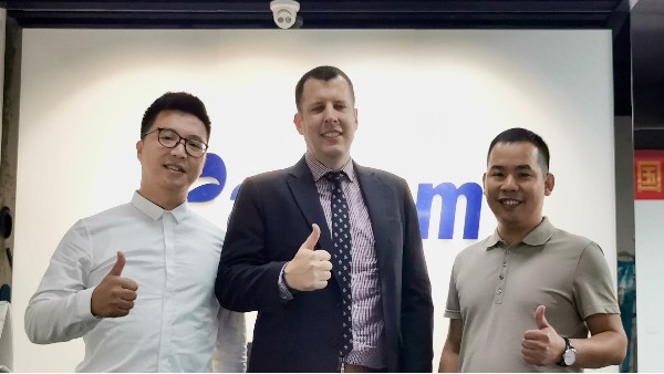 美國駐廣州領事館的領事蒞臨鵬通深圳分公司參觀交流！